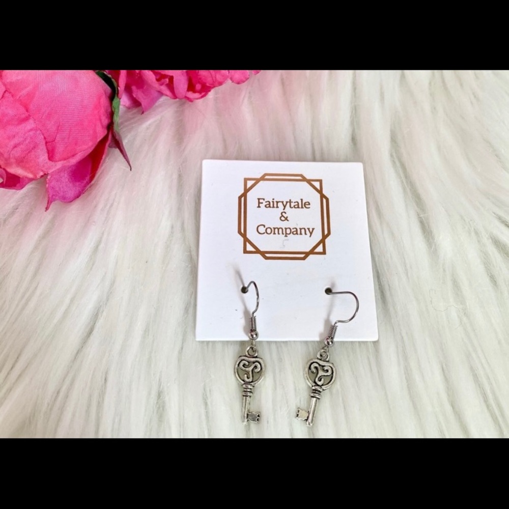 Key dangle earrings - Picture 3 of 3